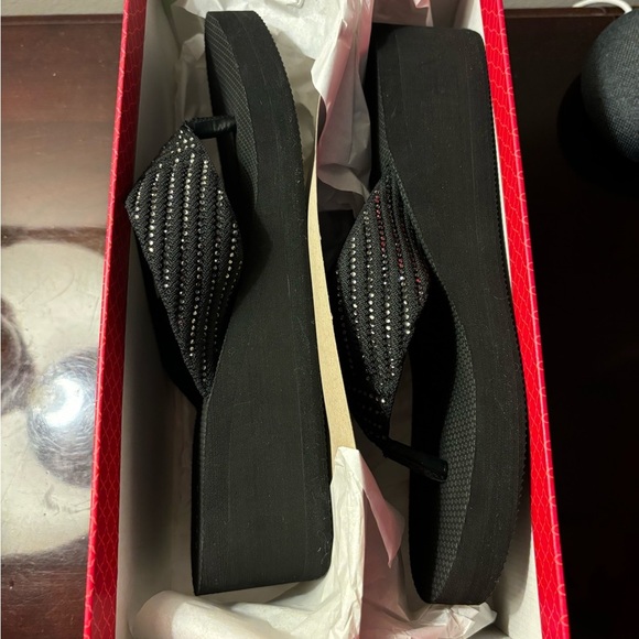 Kelly & Katie sparkly wedge flip flops - Picture 3 of 6